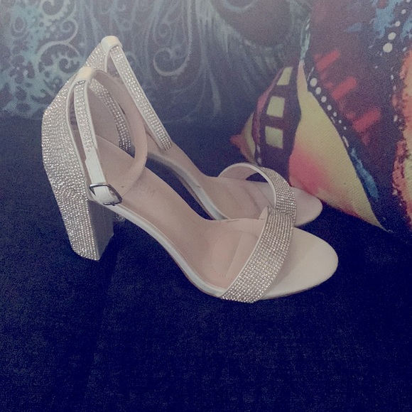 Heels - Picture 3 of 3